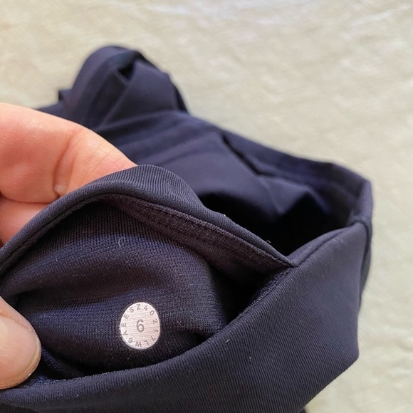 Lululemon Navy Blue Capri size 6 - Picture 4 of 12